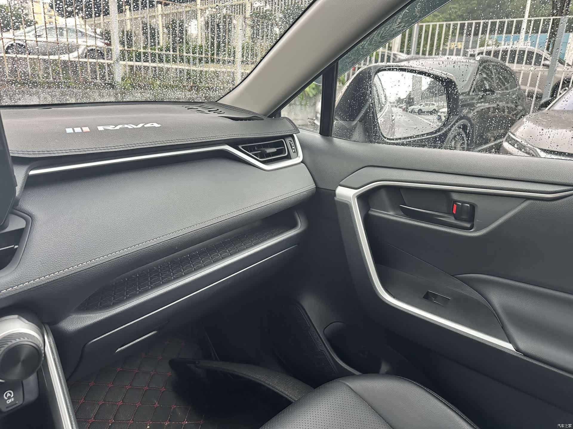 Toyota RAV4, 2024 11