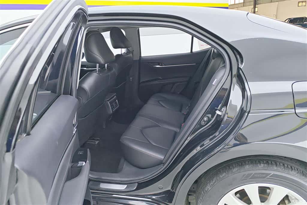 Toyota Camry, 2021 11