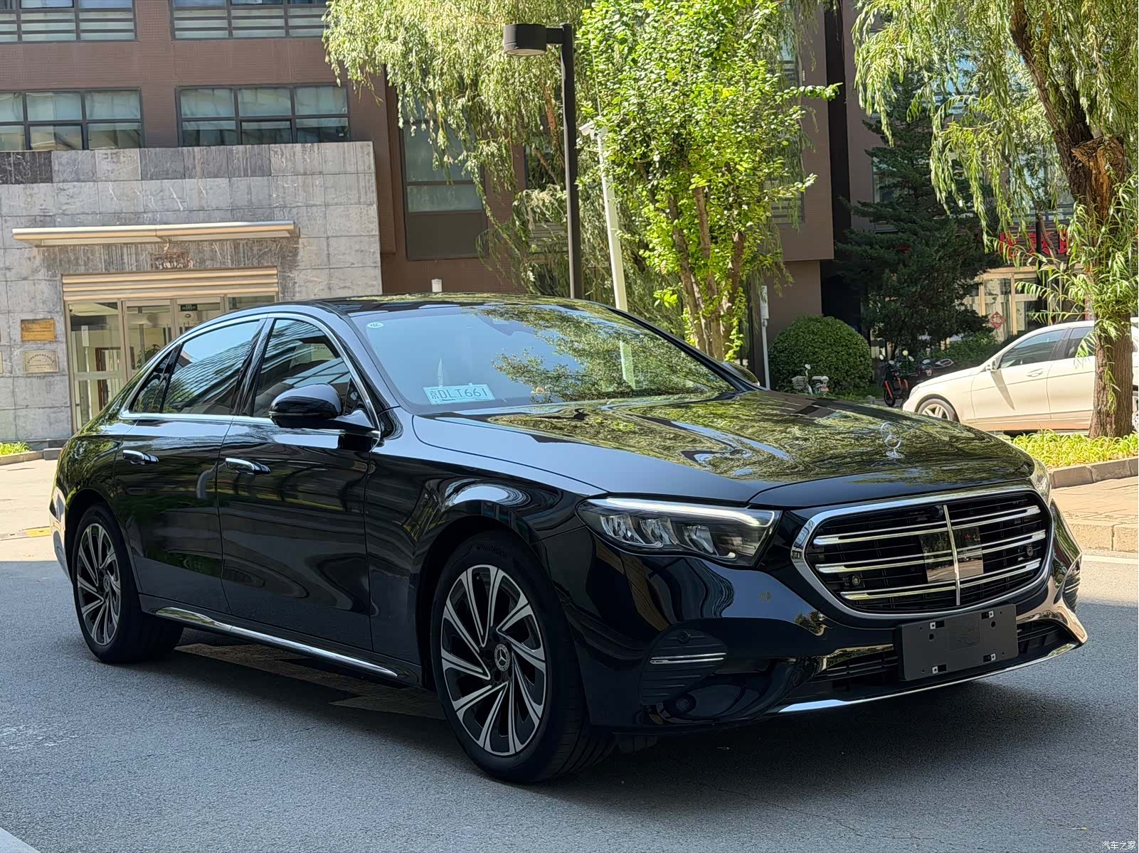 Mercedes-Benz E-Class, 2024 3