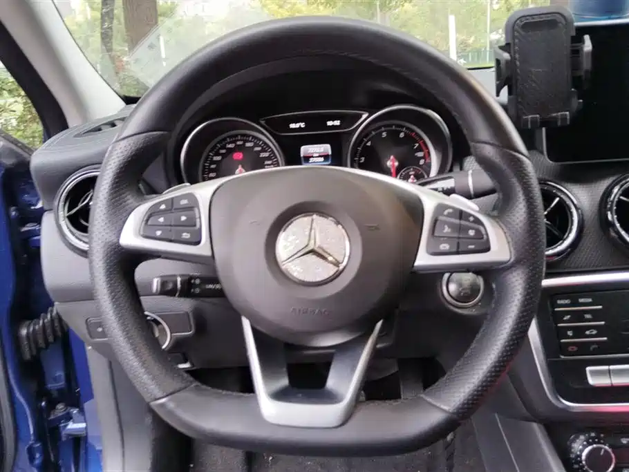 Mercedes-Benz GLA Mercedes-Benz GLA