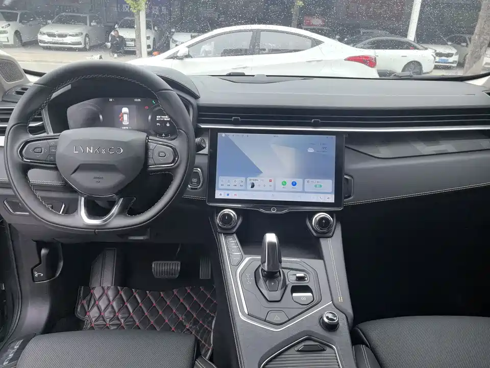 Lynk & Co 01
