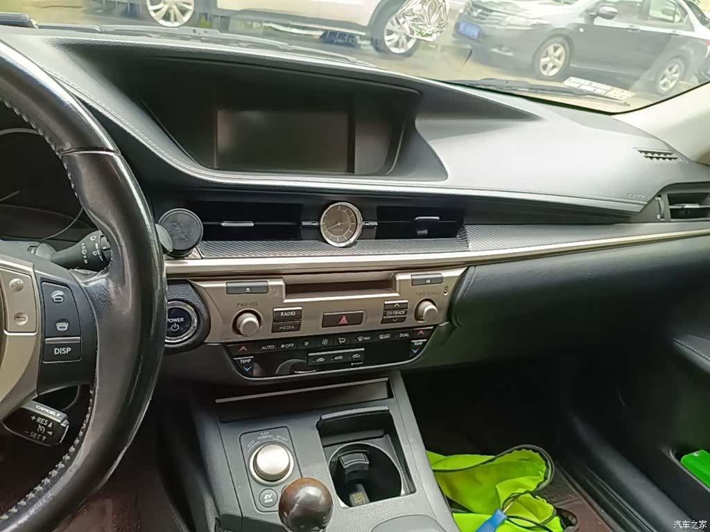 Lexus ES, 2015 13