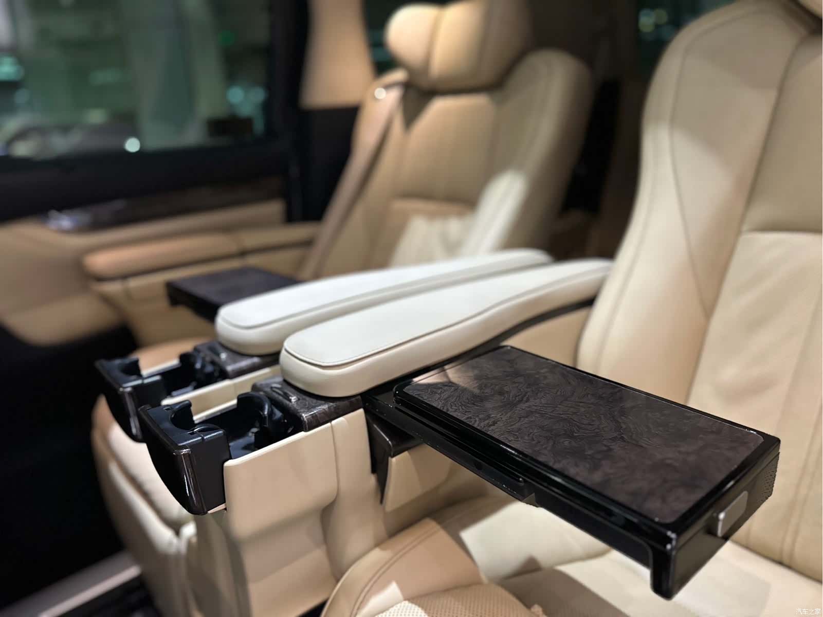 Toyota Vellfire, 2020 9