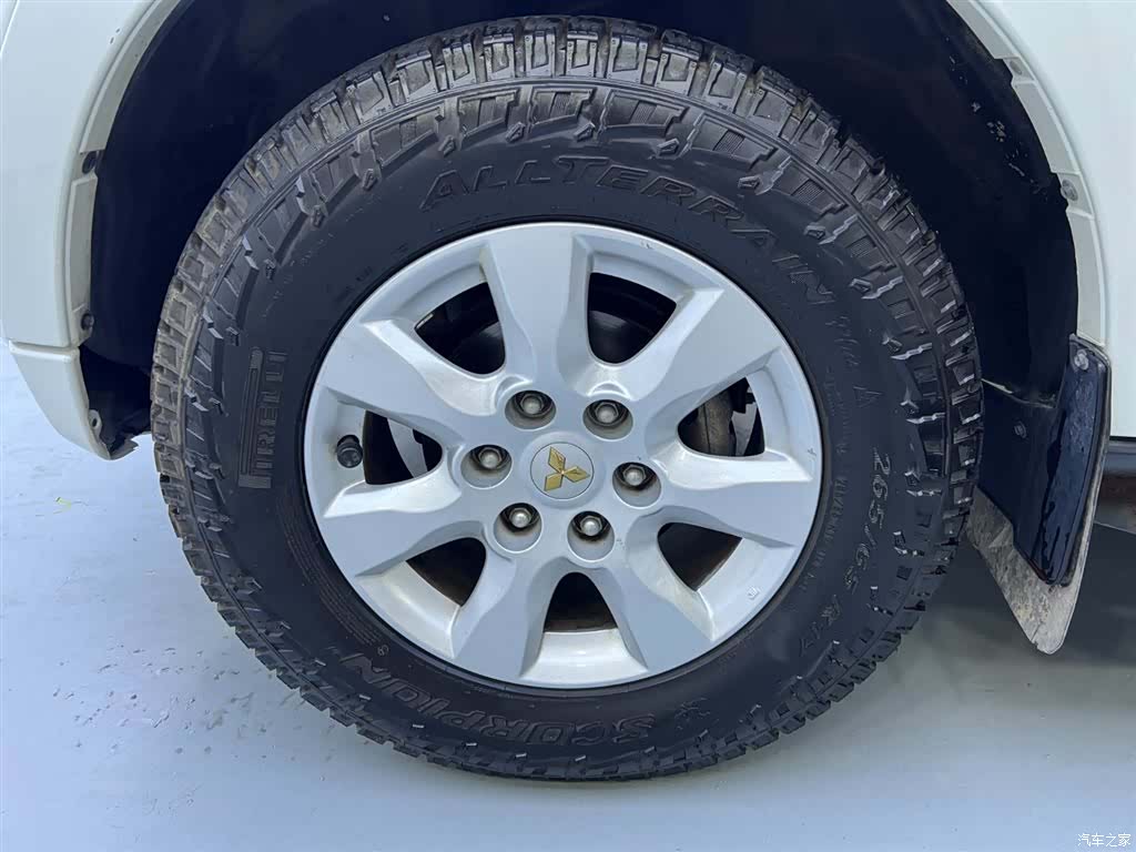 Mitsubishi Pajero, 2015 18