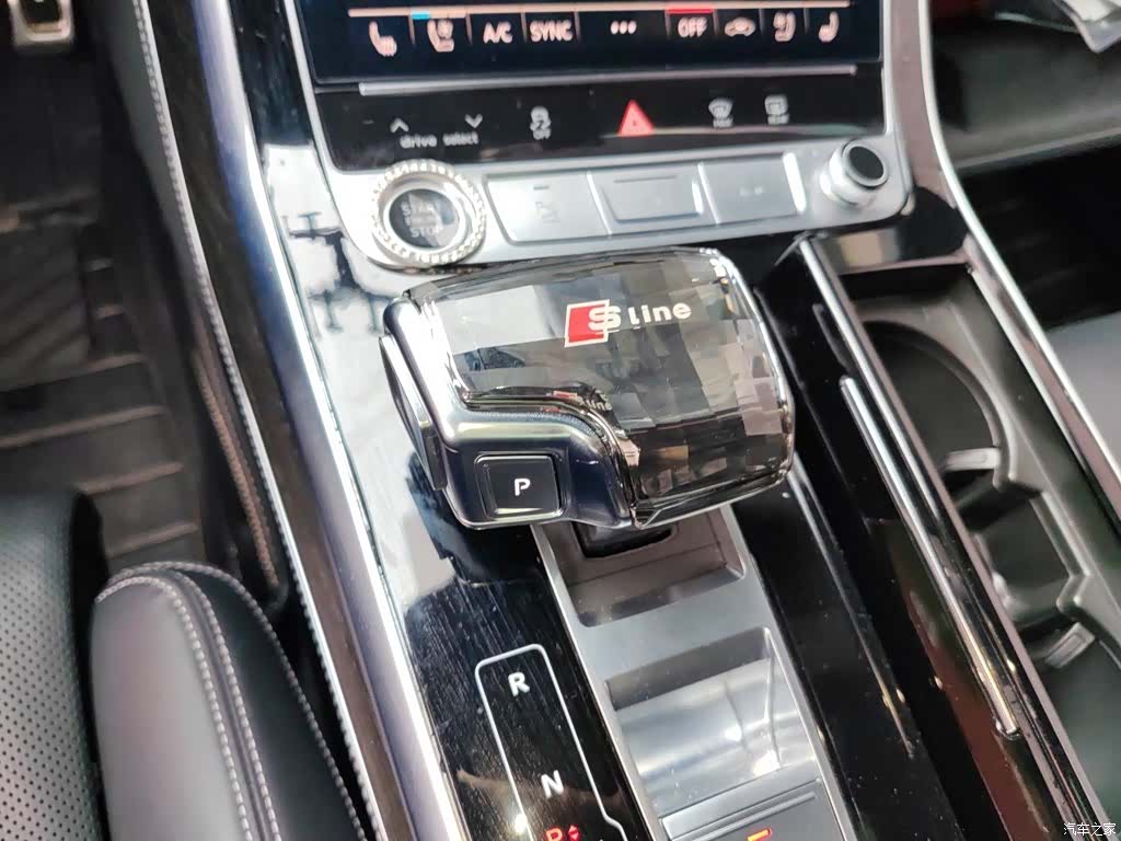 Audi Q8, 2023 10