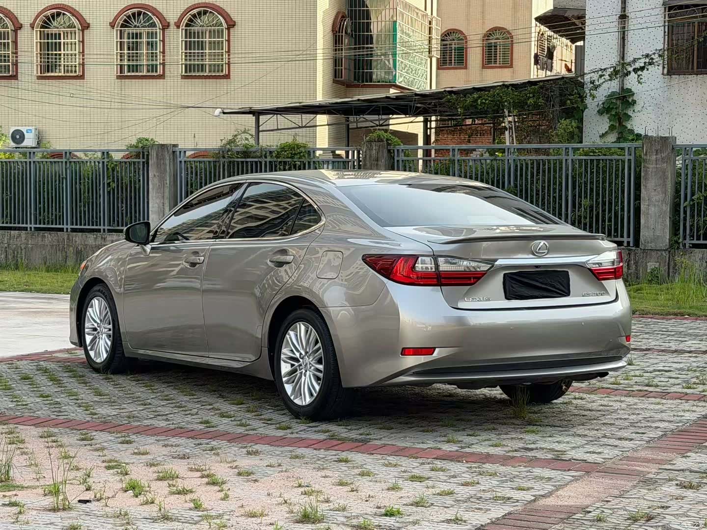 Lexus ES, 2018 9