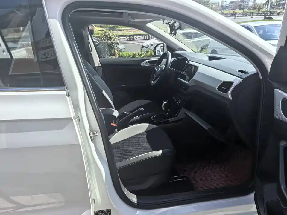 Volkswagen Exploring the shadow