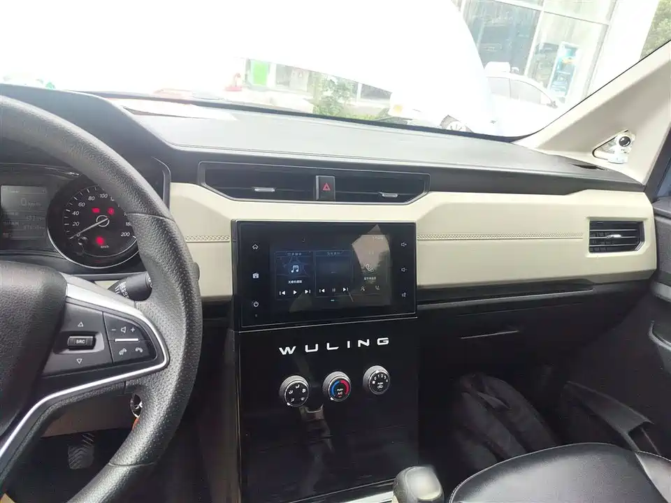 Wuling Wuling Hongguang PLUS