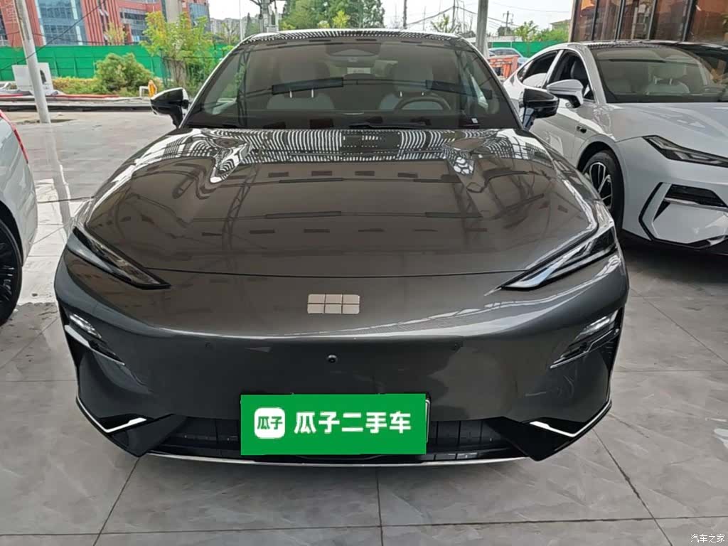 Geely E8, 2025 3