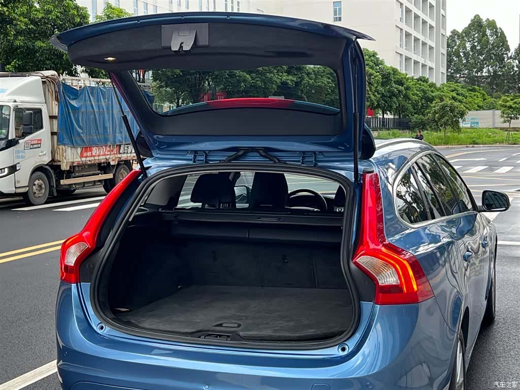Volvo V60, 2015 29