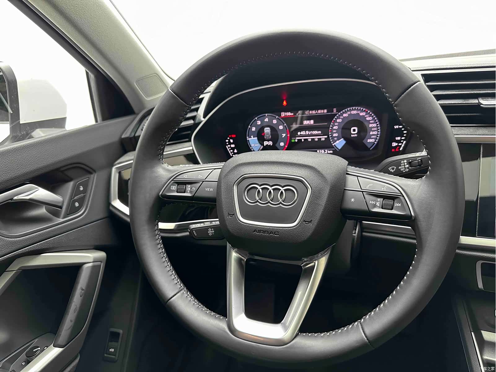 Audi Q3, 2022 10