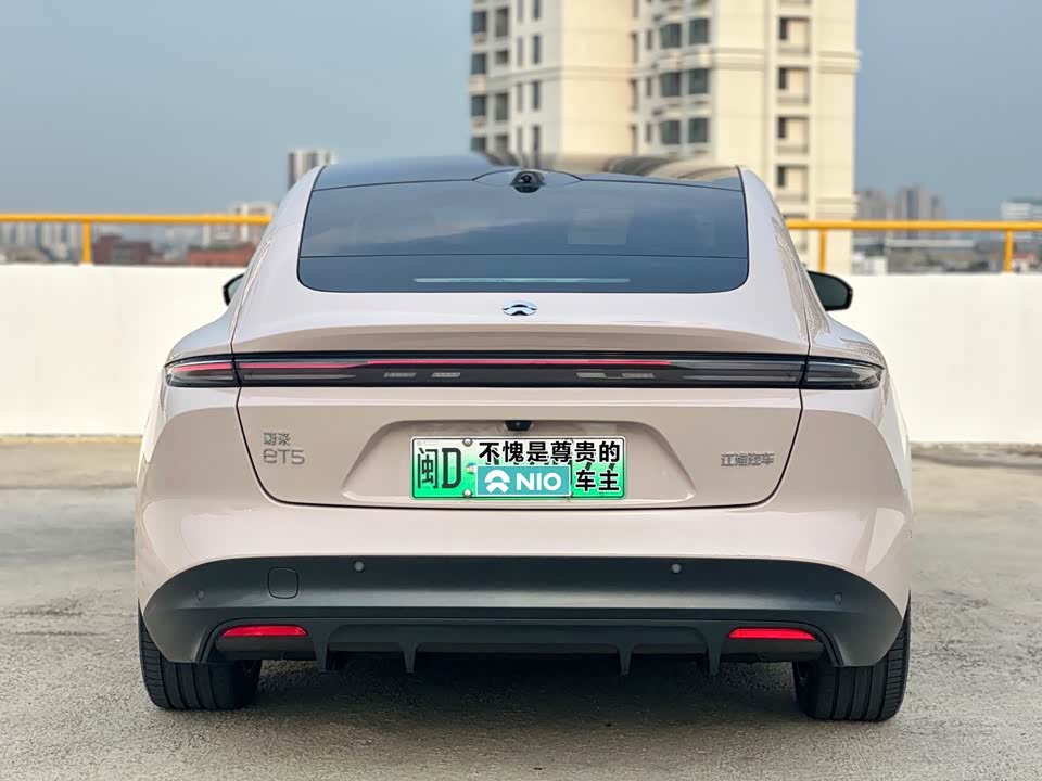 NIO ET5
