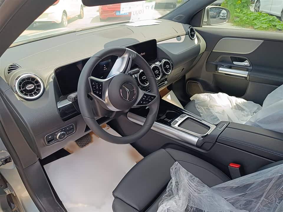 Mercedes-Benz GLA Mercedes-Benz GLA
