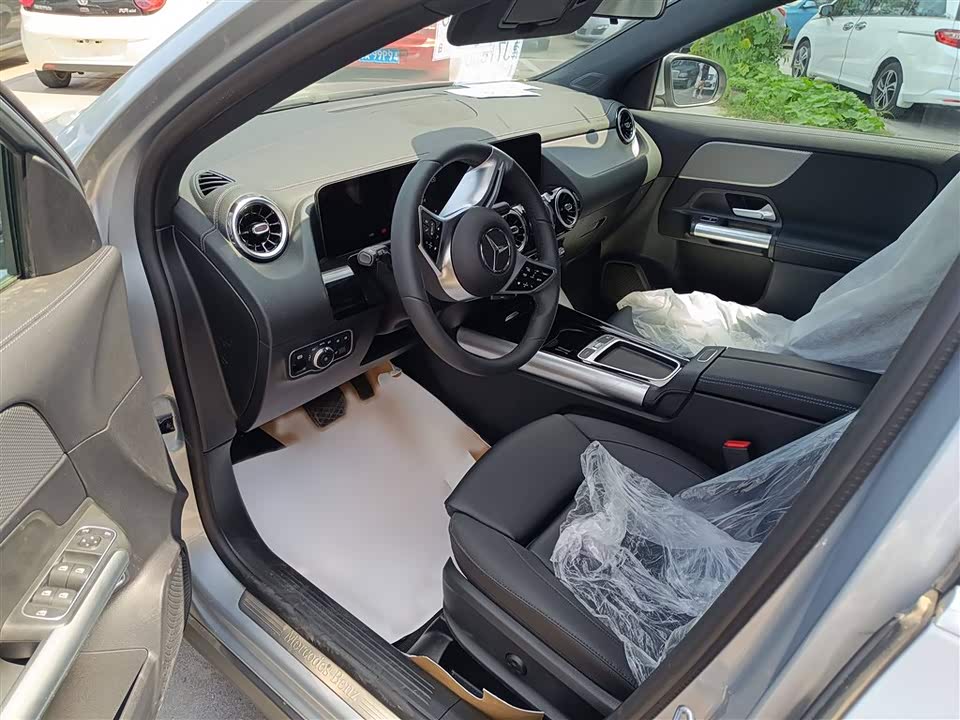 Mercedes-Benz GLA Mercedes-Benz GLA