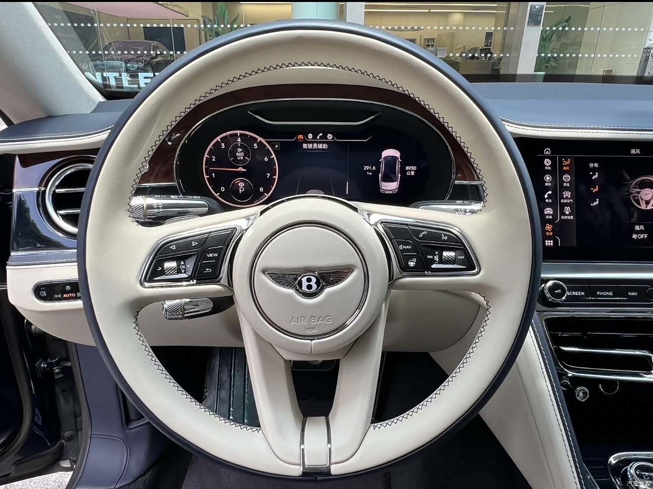 Bentley Flying Spur, 2024 3