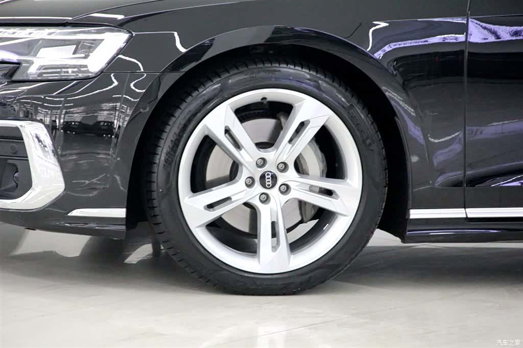 Audi A8L, 2023 30