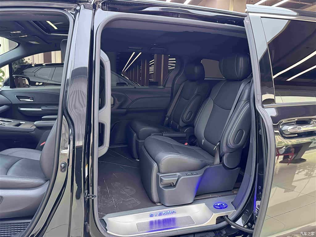 Toyota Sienna, 2024 11