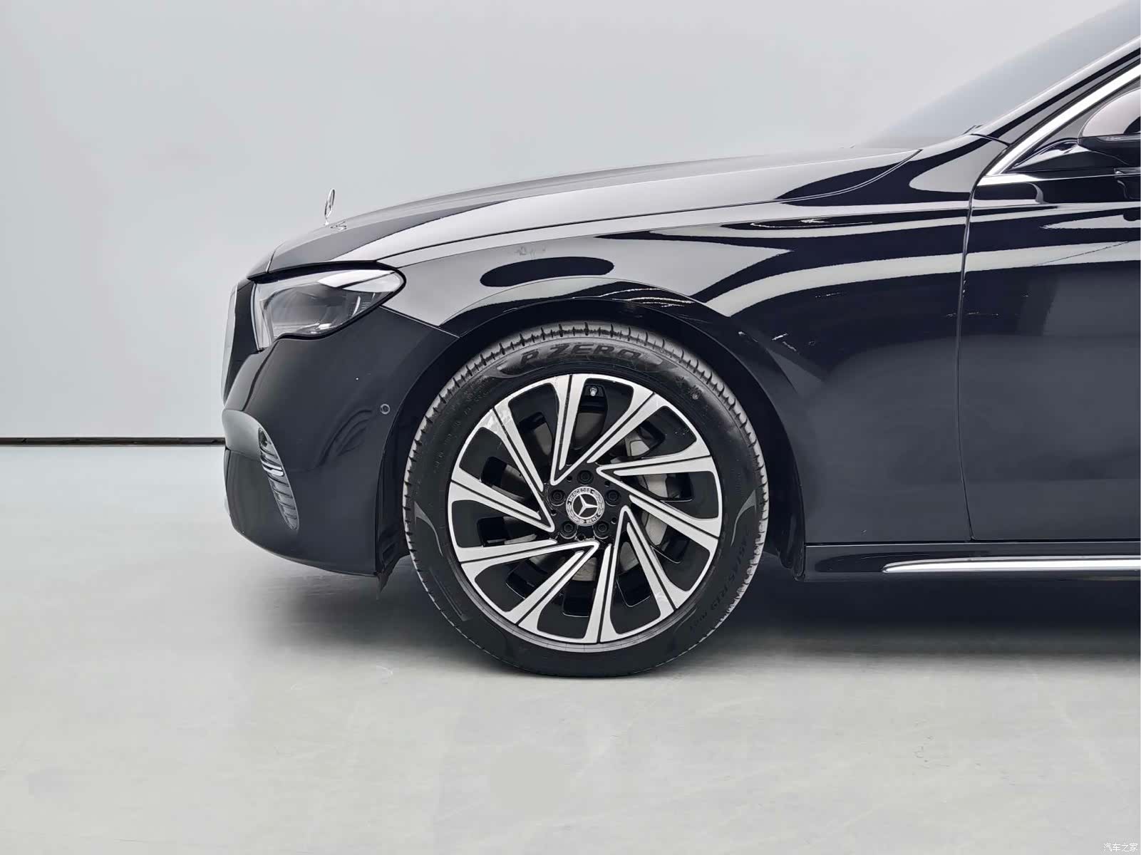 Mercedes-Benz E-Class, 2025 4
