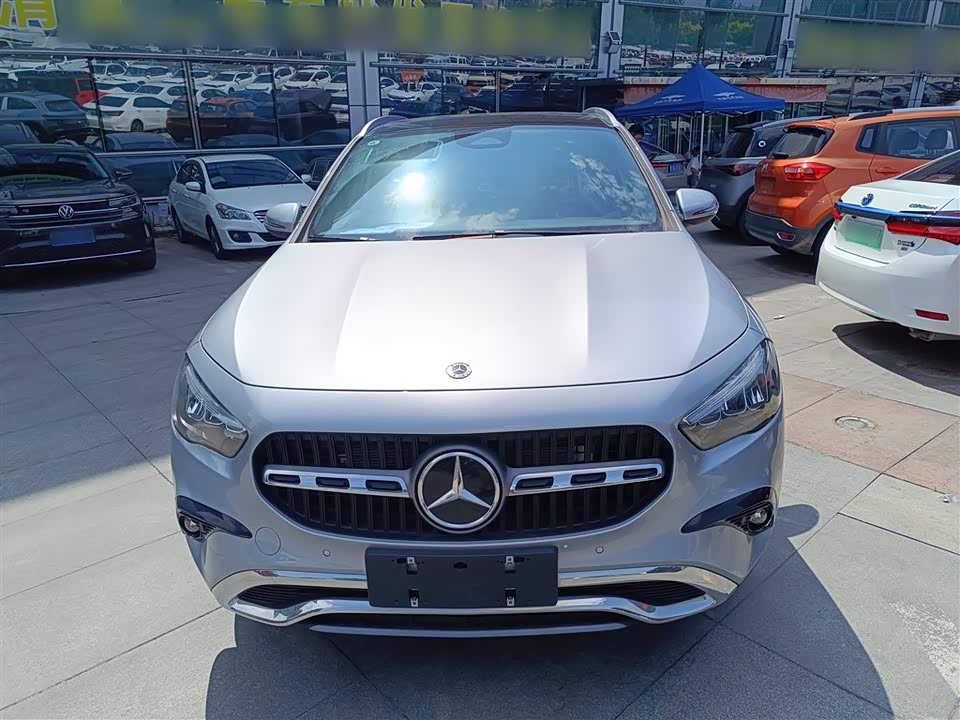 Mercedes-Benz GLA Mercedes-Benz GLA