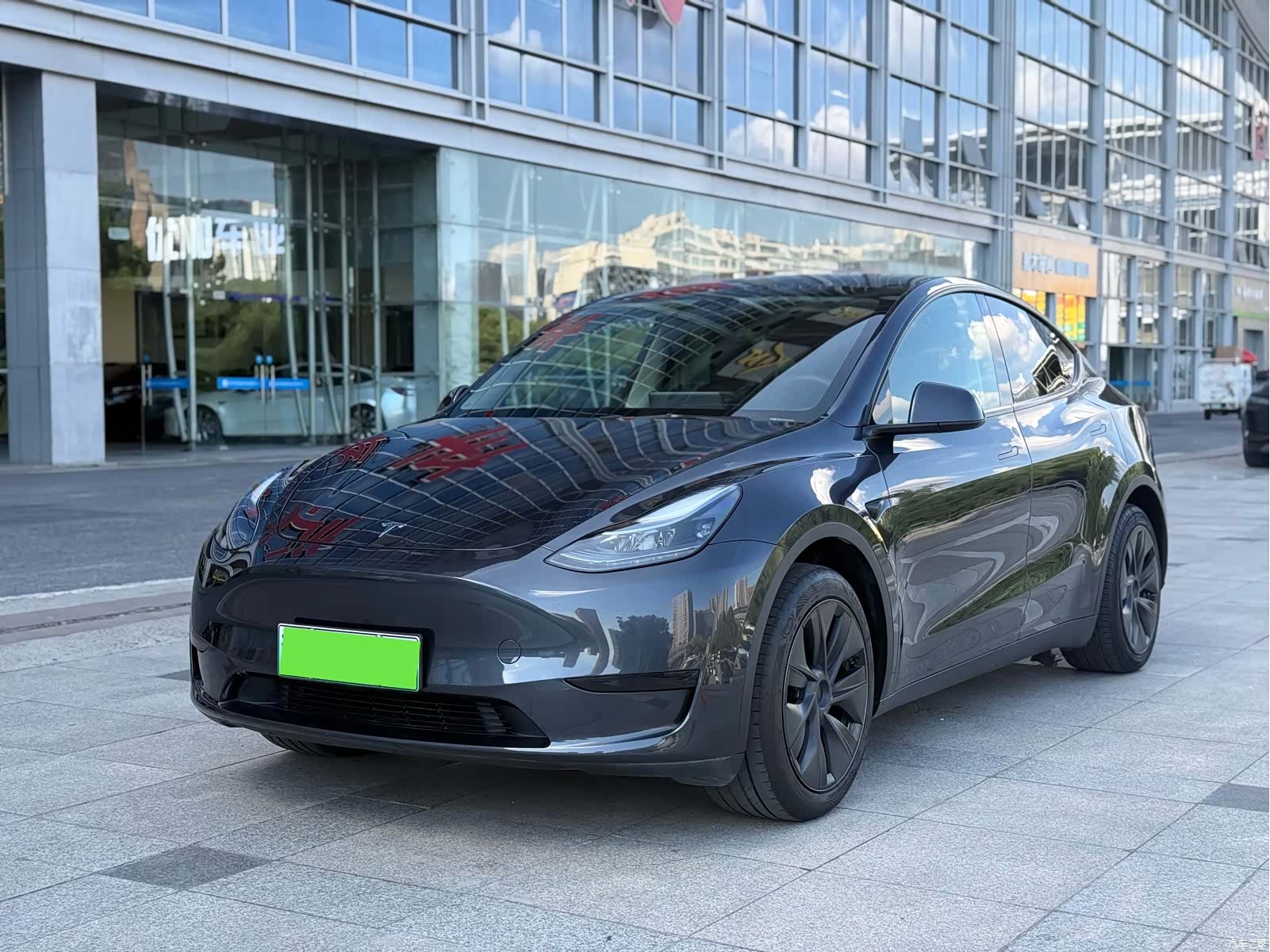 Tesla Model Y, 2024 1