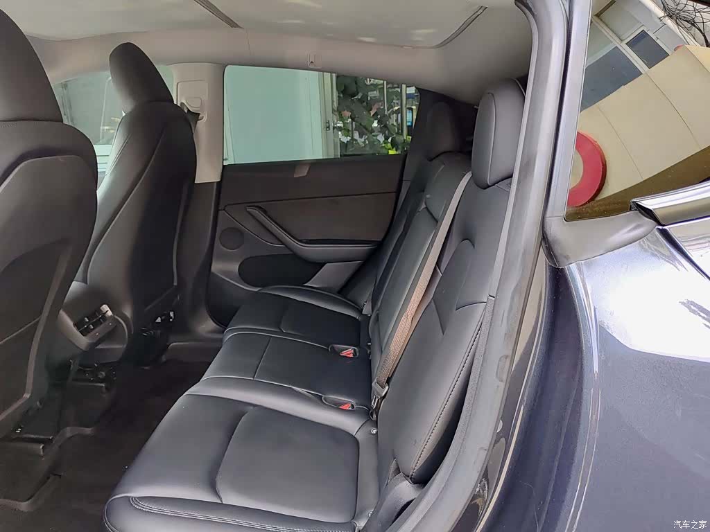 Tesla Model Y, 2024 8