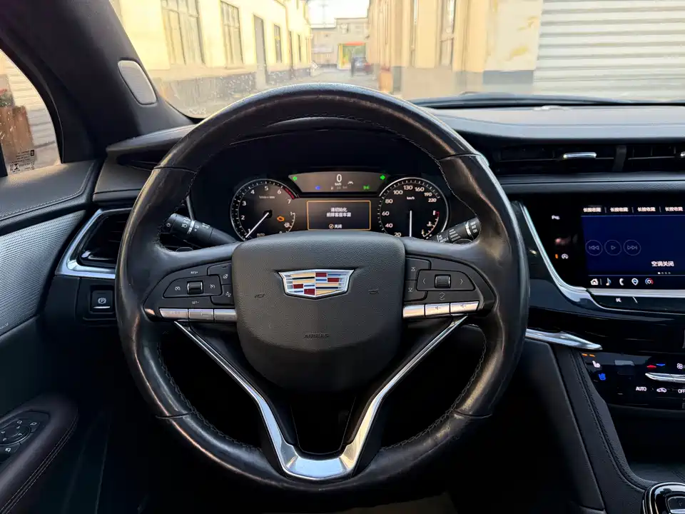 Cadillac XT6