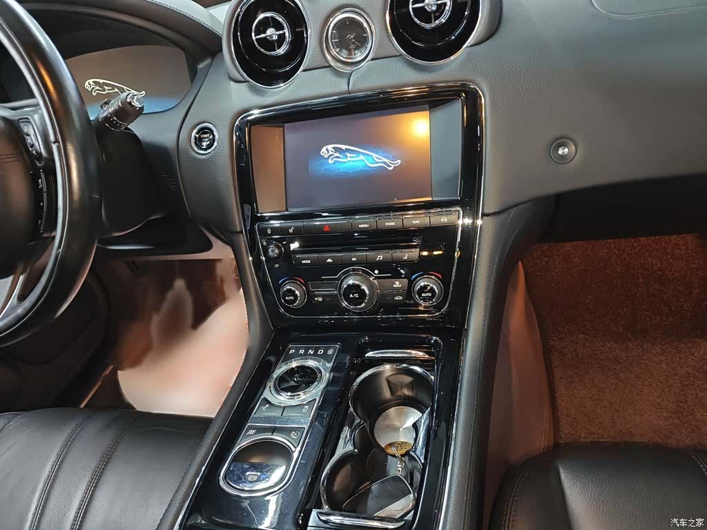 Jaguar XJ, 2015 13