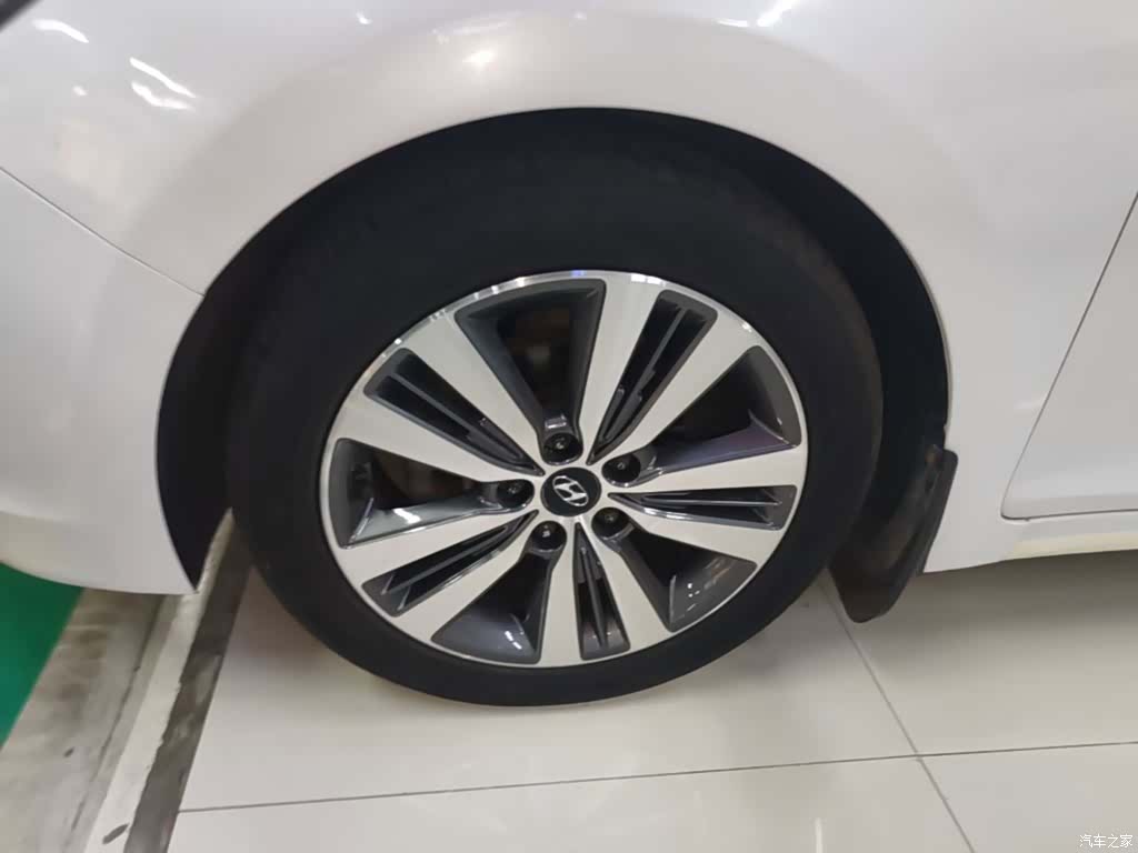 Hyundai GLS, 2015 23
