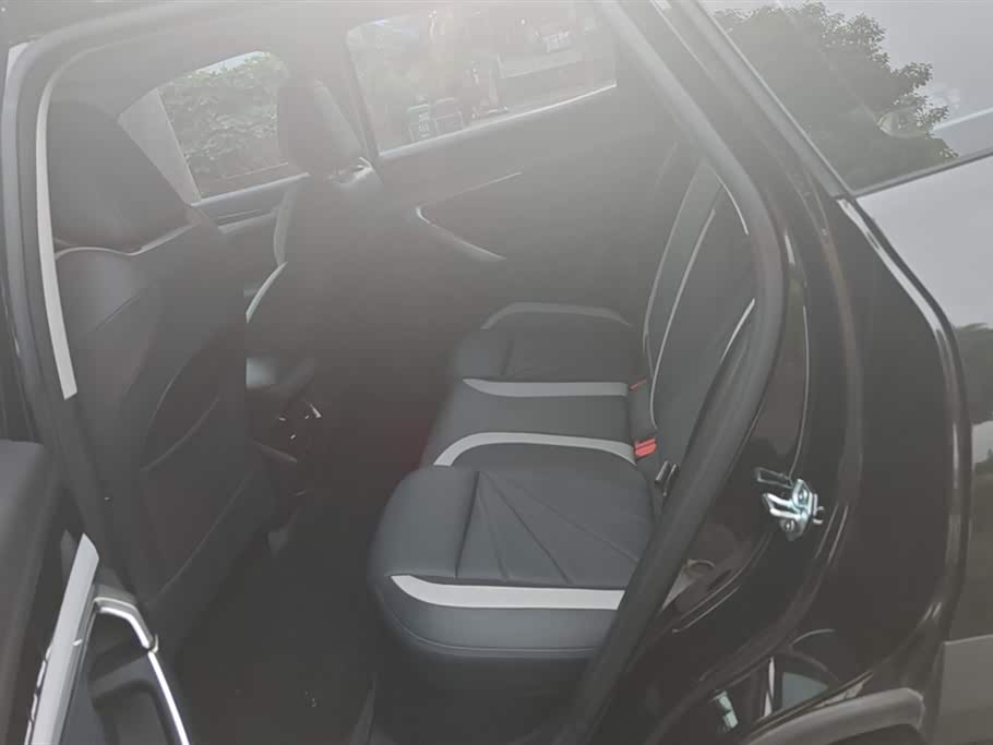 Geely Atlas L