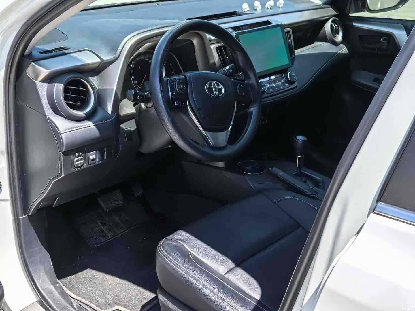Toyota RAV4, 2015 4