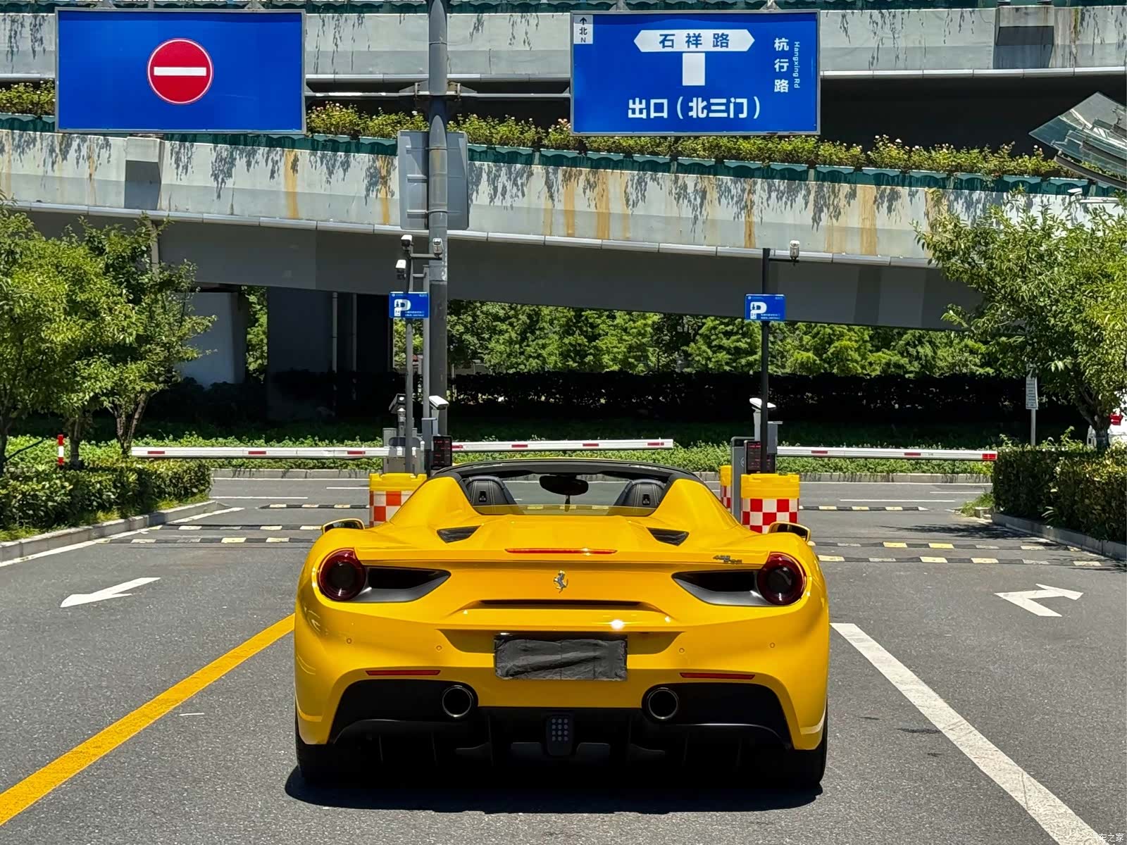 Ferrari 488, 2018 8