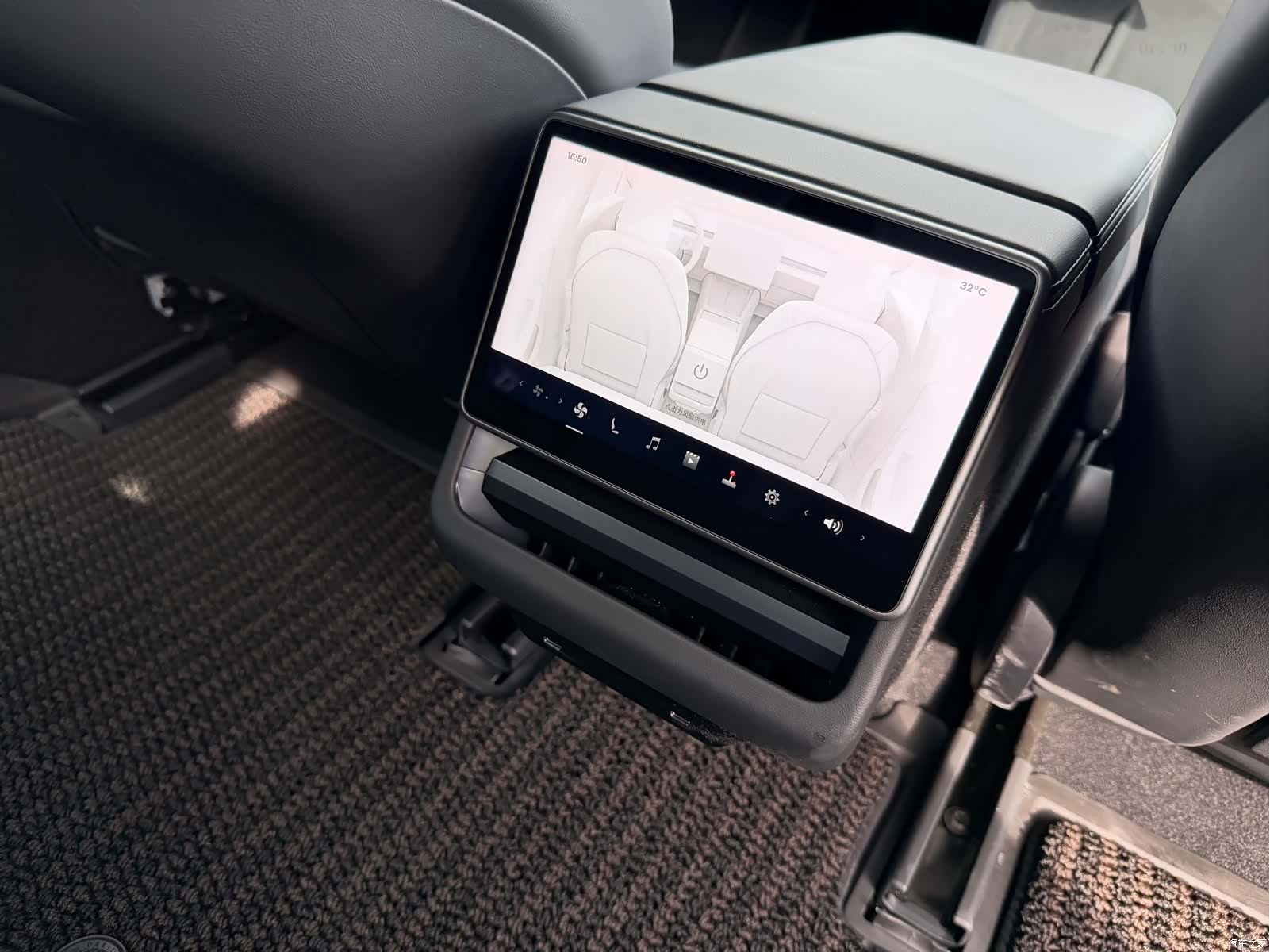 Tesla Model 3, 2025 12