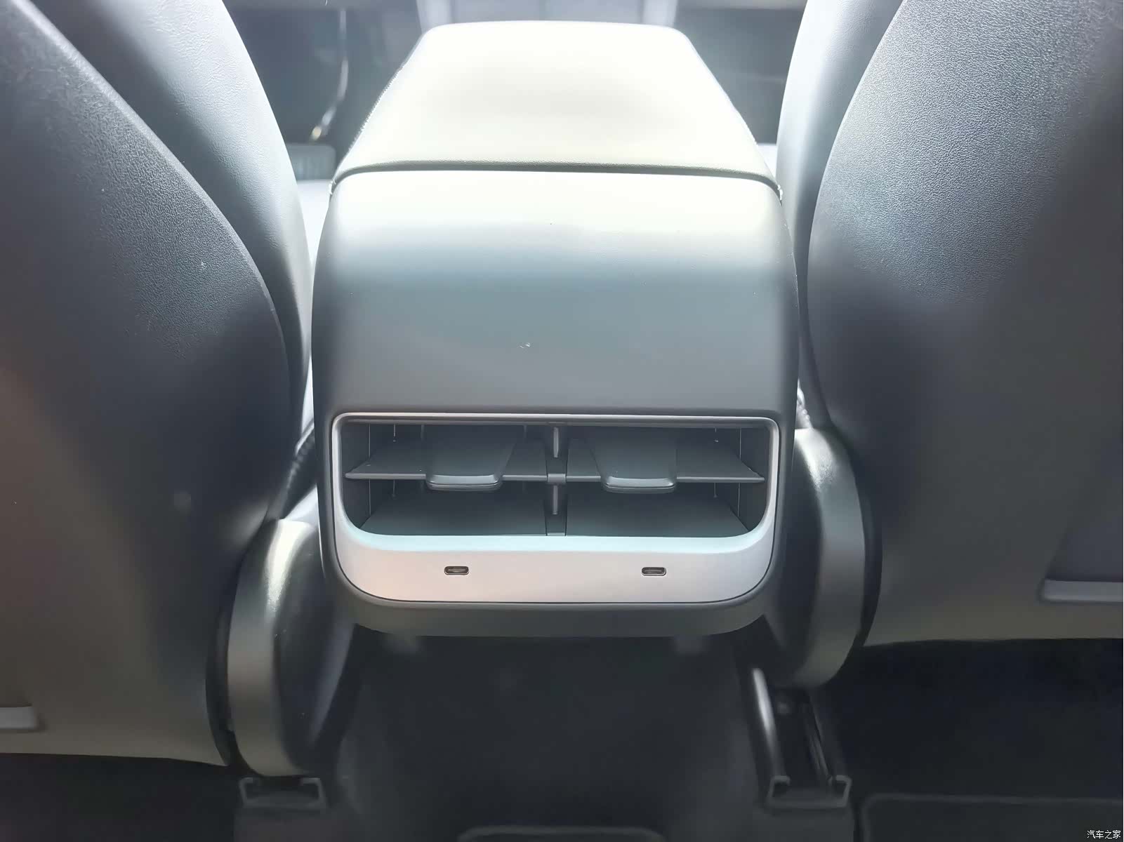 Tesla Model Y, 2022 19