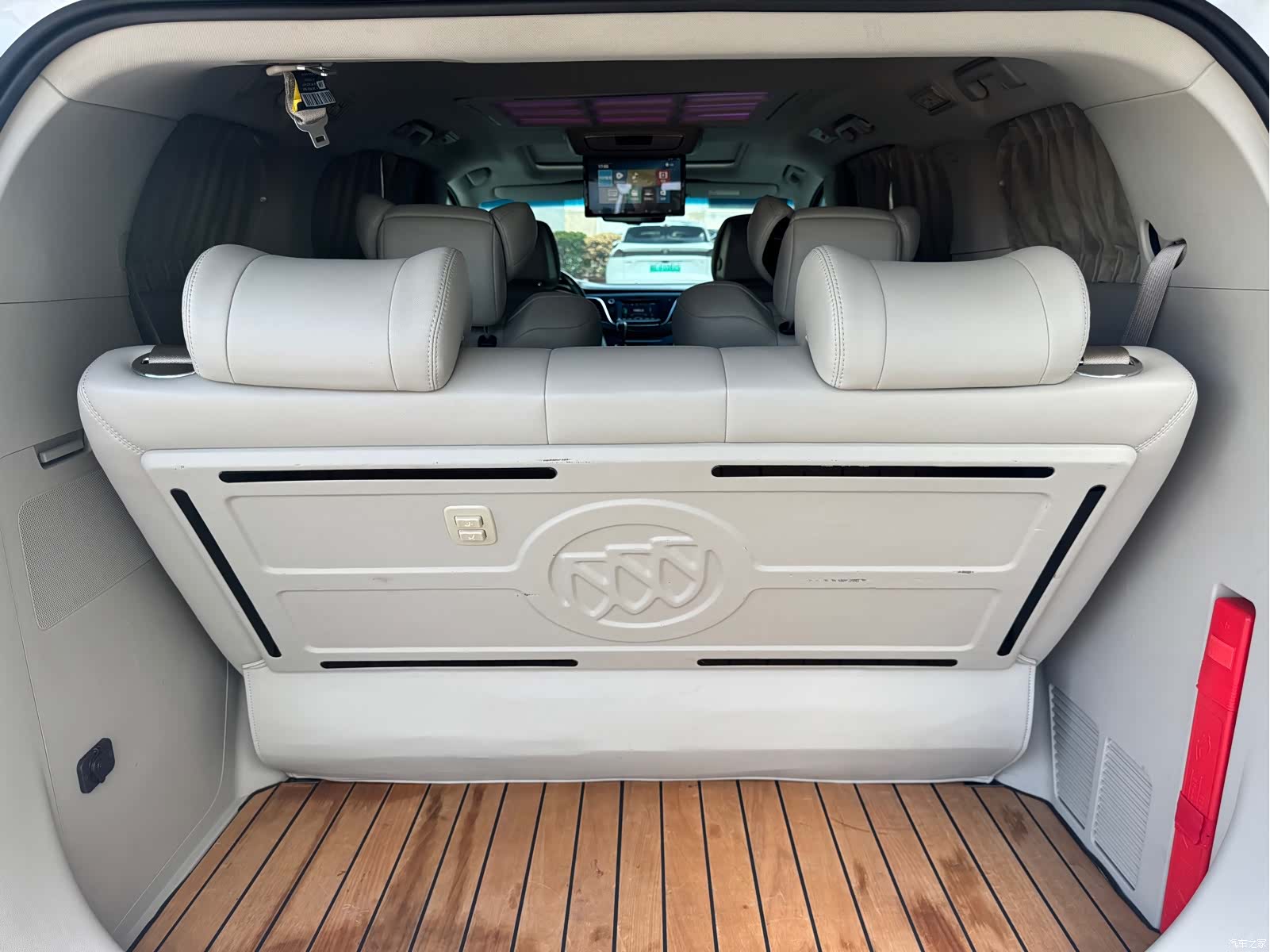 Buick GL8, 2019 11