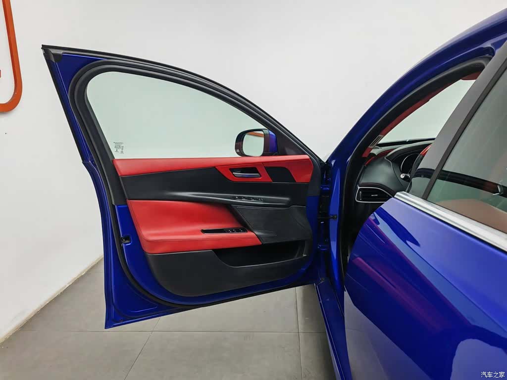 Jaguar XE, 2017 8