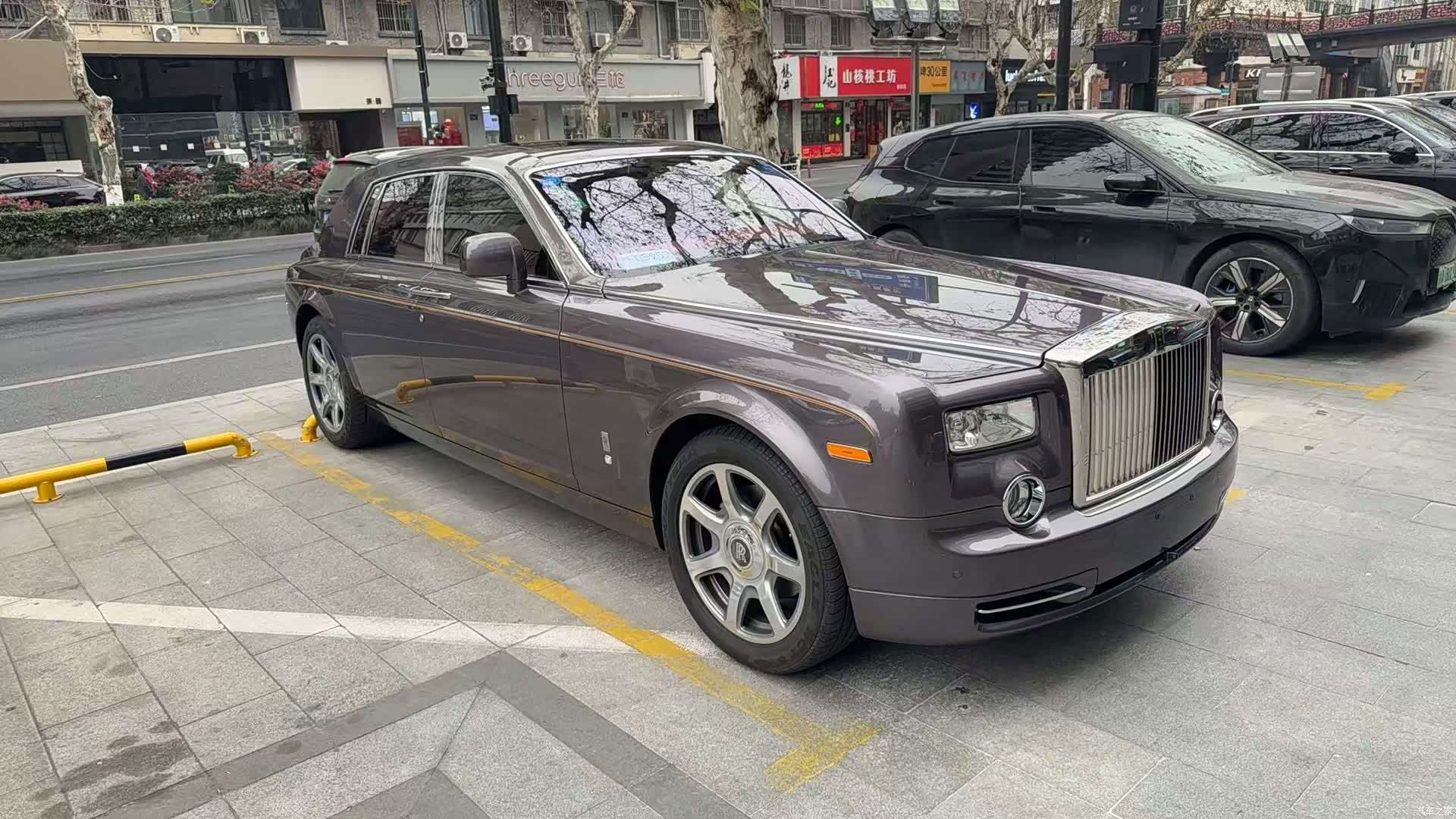 Rolls-Royce Phantom, 2012 3