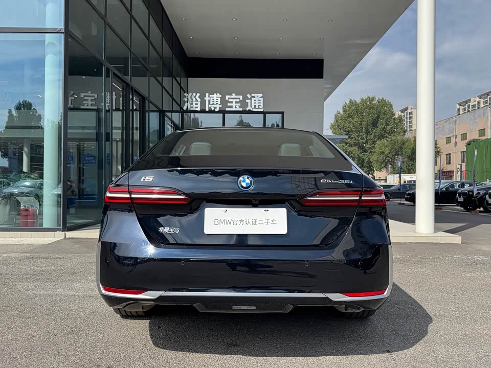 BMW i5
