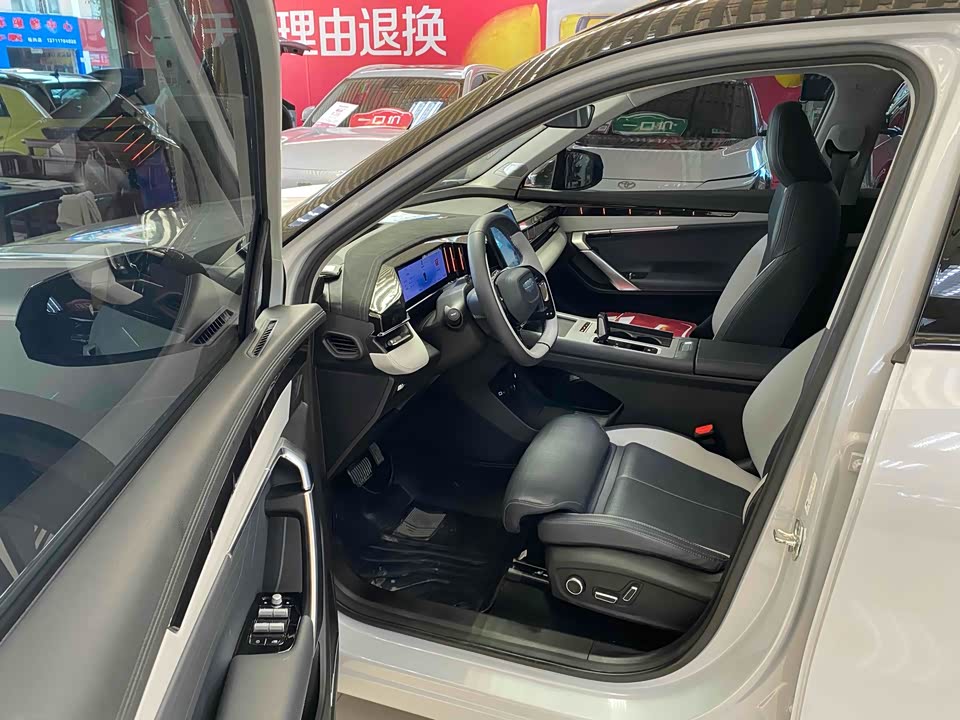 Geely Atlas L