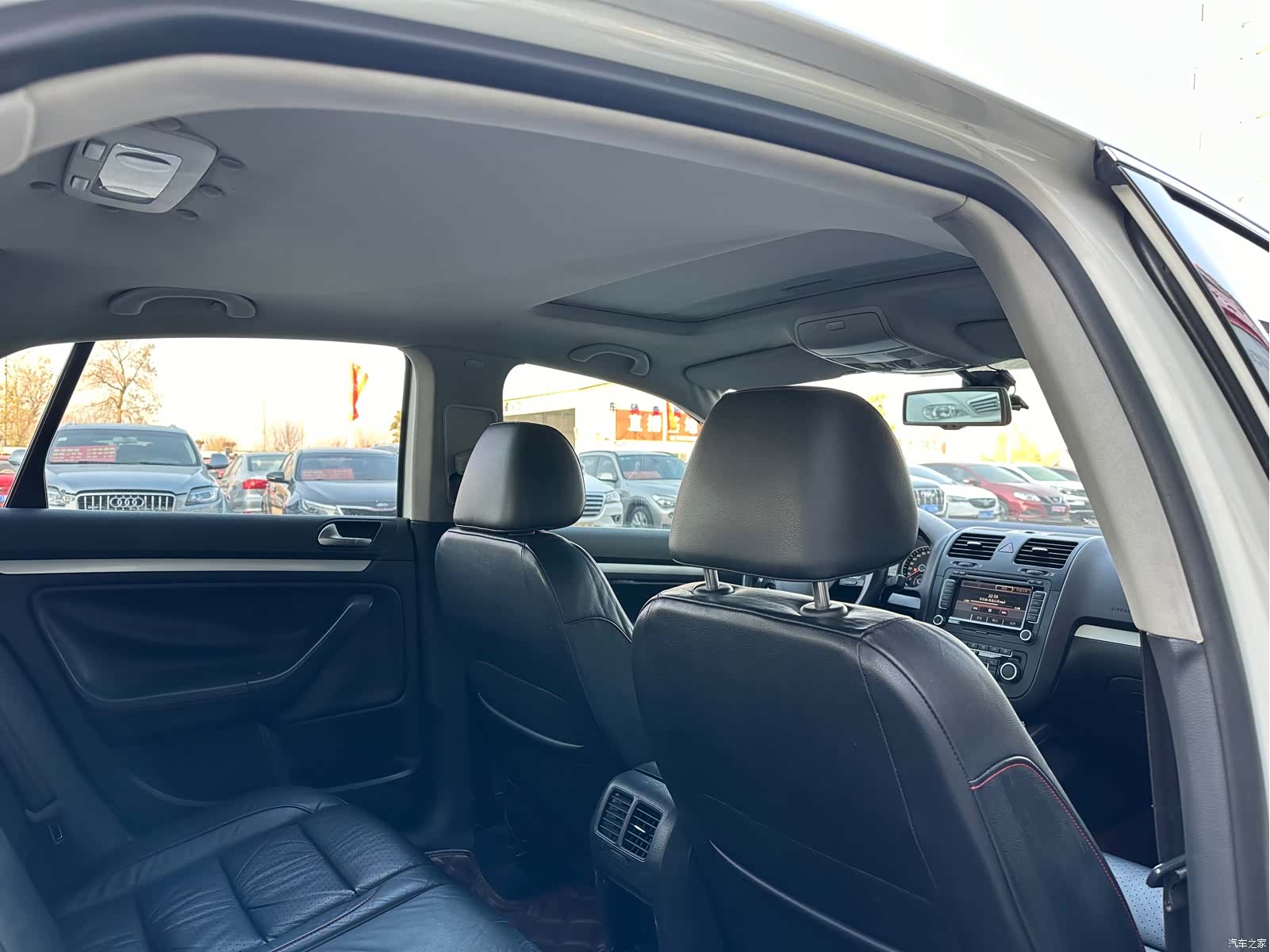 Volkswagen Sagitar, 2011 14