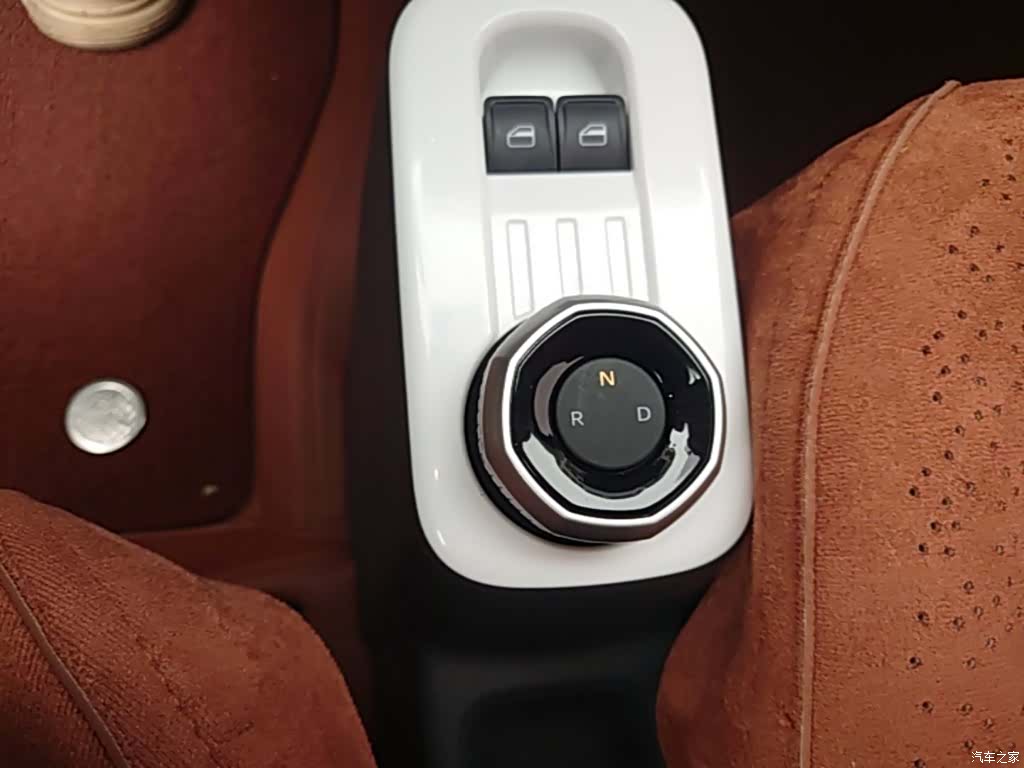 Geely Panda, 2025 14
