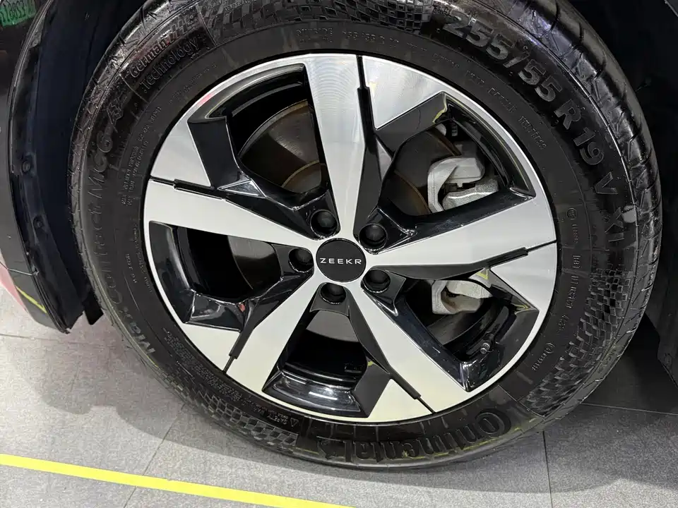 Zeekr 001