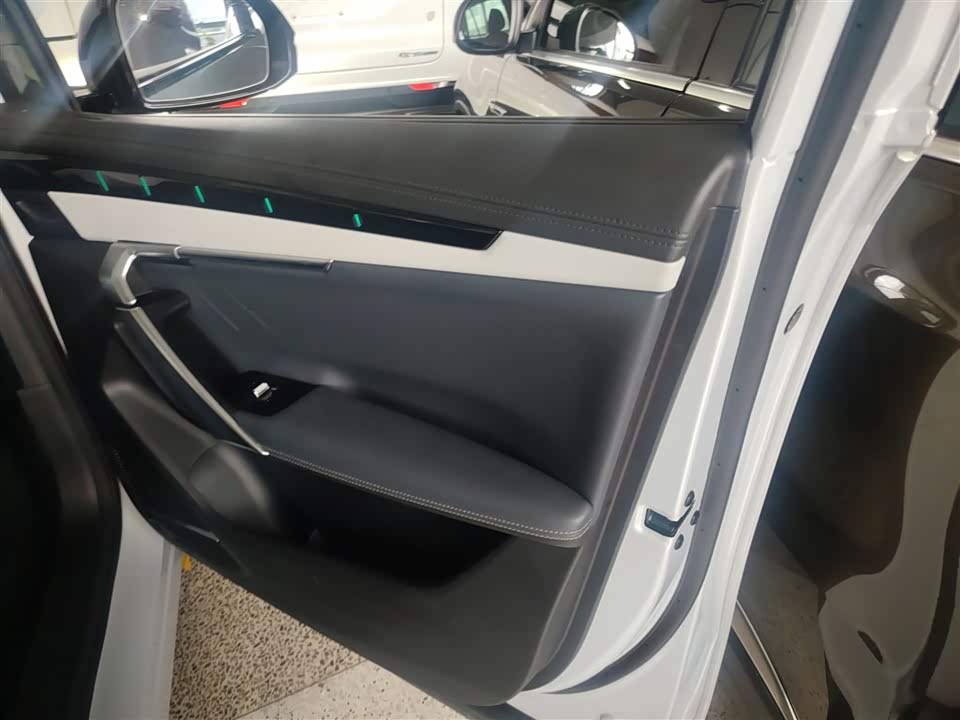 Geely Atlas L