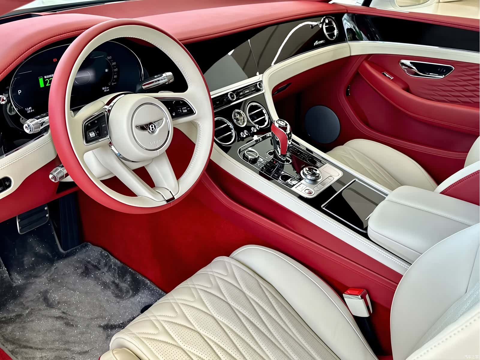 Bentley Continental GT, 1900 7