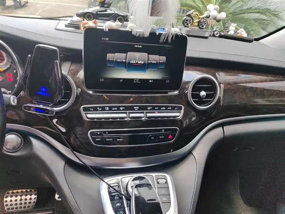 Mercedes-Benz V-class