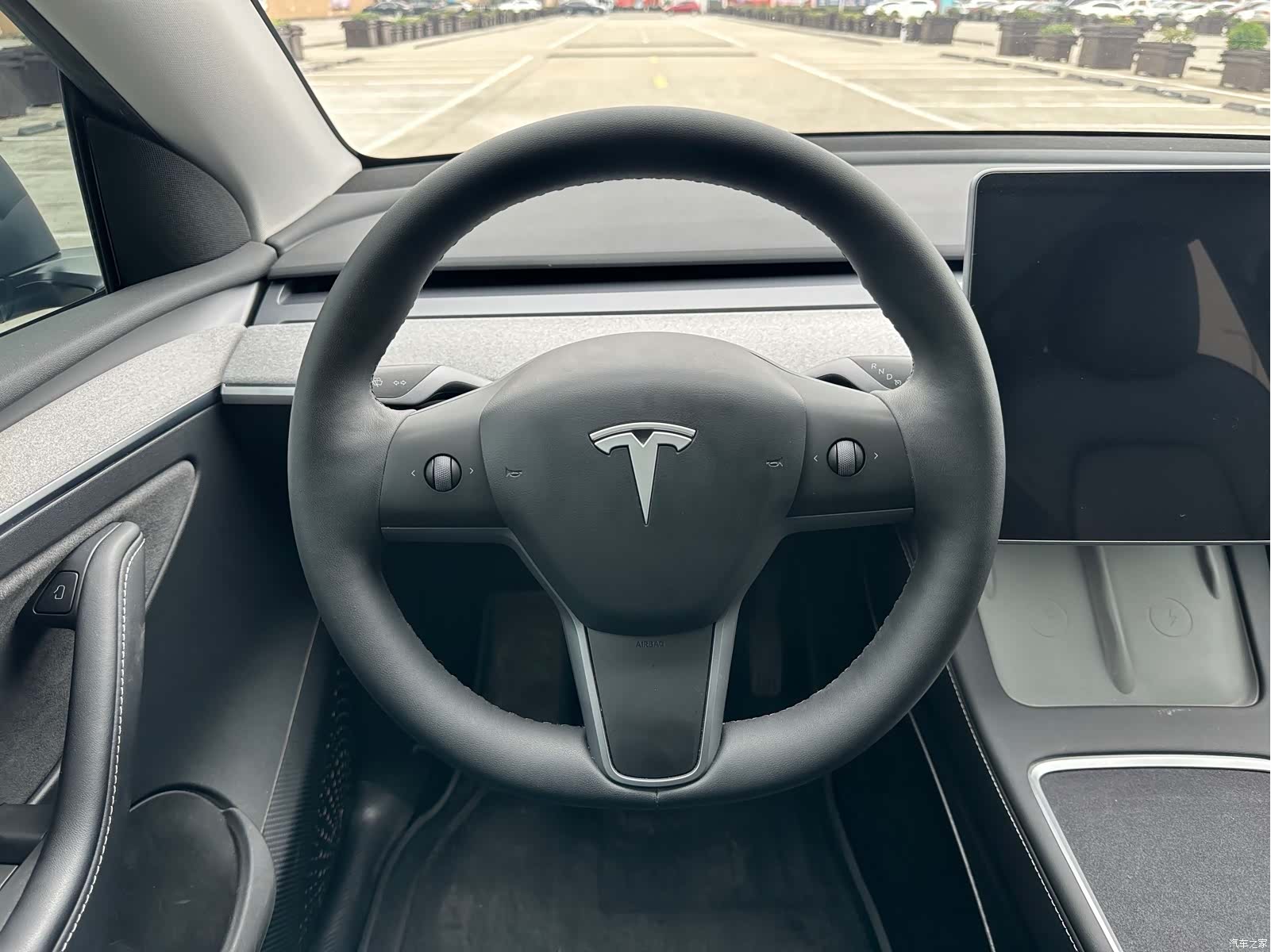 Tesla Model Y, 2024 13