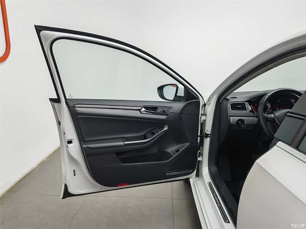 Volkswagen Sagitar, 2019 8