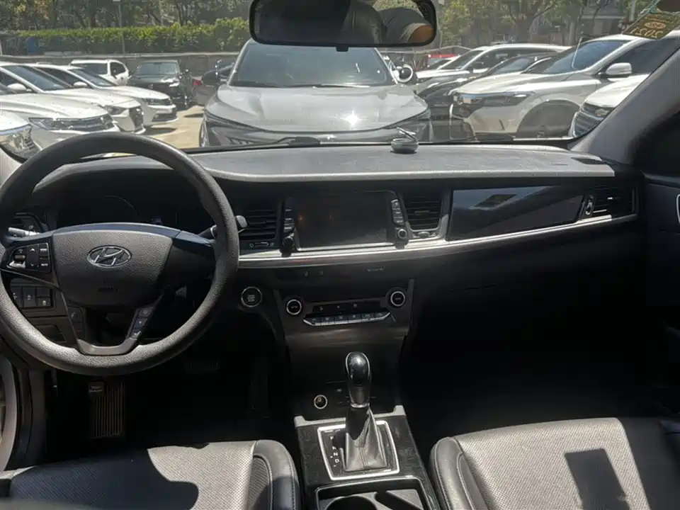 Hyundai Name picture