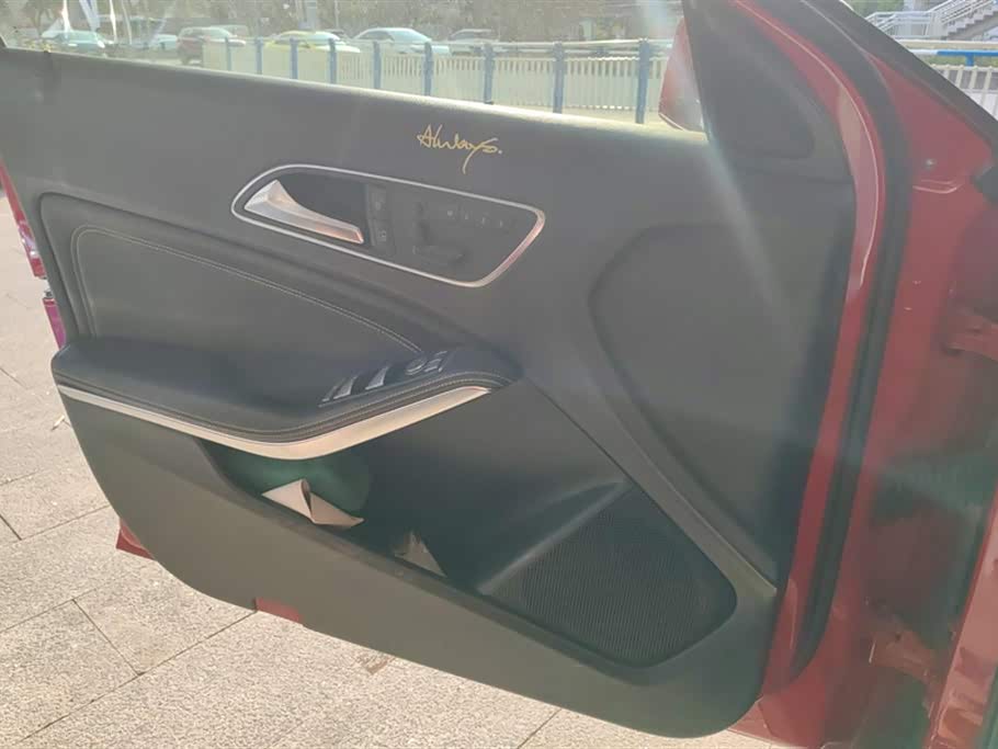 Mercedes-Benz GLA Mercedes-Benz GLA
