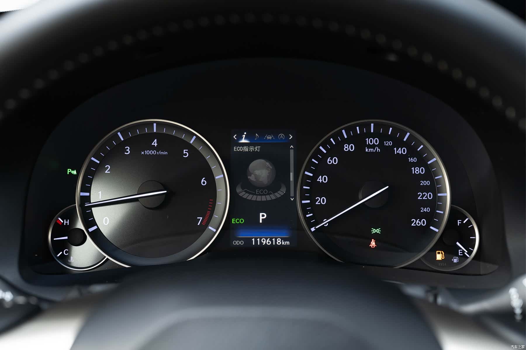 Lexus ES, 2018 23