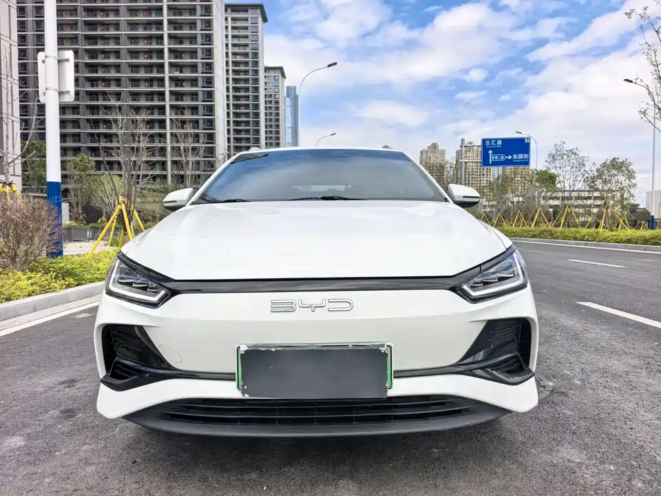 BYD e2